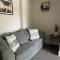Oak House - 3 Bedroom Townhouse with free parking in the town centre by ShortStays4U