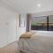 Private, Family-Friendly Home, 4BR by Airport & Free Parking - 基督城