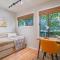 Sunlit contemporary Bellevue Home w a Lush Garden - Bellevue
