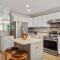 2 bed 2 and a half bath close to shopping restaurants and more