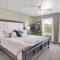 2 bed 2 and a half bath close to shopping restaurants and more