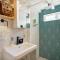HGTV Featured Tiny Home w Hot Tub Near East 6th St