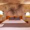 Canyon Cave Hotel
