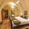 Canyon Cave Hotel