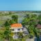 TropicalVibes 4BR RiceField, Ocean & Volcano view Canggu !