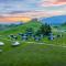 Ursa Mica Glamping Resort - 锡尔内亚