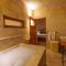 Canyon Cave Hotel
