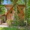 Lil Treehouse Cabin