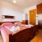 Old Road Rooms and Apartments with Pool - 波尔托罗