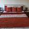 Spacious 5 Bedroom 11 Guest Family House in Horsham
