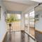 Spacious 5 Bedroom 11 Guest Family House in Horsham