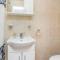 Spacious 5 Bedroom 11 Guest Family House in Horsham