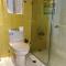 Luxury 5 Beds Penthouse - Private Jacuzzi & Karaoke Bar & Free Parking