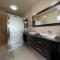 Luxury 5 Beds Penthouse - Private Jacuzzi & Karaoke Bar & Free Parking