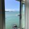 Apartamento vista do mar, pé na areia e águas tranquilas, no cento de Guarapari