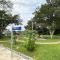 Corner Homestay with Garden and Private Parking
