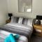 Clare Street - 3 bedroom house with private parking