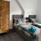 Clare Street - 3 bedroom house with private parking