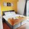 2 Bed Apartment with Free Parking