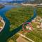 Apartmani Mostina near river