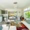 Luxury Suite with Views - San Rafael, Gateway to SF & Wine Country