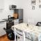2 Bedroom Nice Apartment In Prigradica