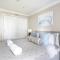 Hideaway - Exclusive marina development, town centre, with parking