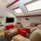 Apartment 2, Gorwel Glas