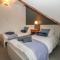 Apartment 2, Gorwel Glas