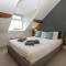 Apartment 2, Gorwel Glas