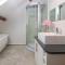 Apartment 2, Gorwel Glas