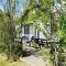 Green CargoPod at Lee Wick Farm Cottages & Glamping