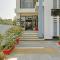 Blue Moon Residency Hotel & Restaurant
