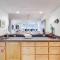 Relax with a Fabulous Ocean View Ocean Sounds in This 2 Bedroom 2 Bath Den