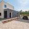 Lovely Home In Sivati With Jacuzzi - Šivati