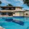 Flats de 1 e 2 dorm a 50m da Praia Maresias - Cond Lazer Completo