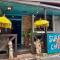 Surfers Cafe& Hostel
