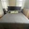 Suite2-1King Bed1Bath-1BlockFromMercerHospitals - Мейкон