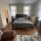 Suite2-1King Bed1Bath-1BlockFromMercerHospitals - Macon