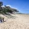 Beach House Getaway - Stylish, Kms of Beach ZA1