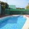 Bungalow con piscina cerca de la playa de Torre del Mar Ideal familias