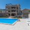 Pool apartment Ena