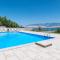 Pool apartment Ena