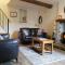 The Beautiful Bobbin - Premium Cottage with views, local walks, wood burner & pubs