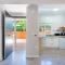 WintowinRentals Close to the beach, Private Terrace & Parking