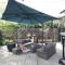 The Orange Door Bungalow- 2-BR w private yard, walkable to cafes & restaurants, 10 min to DT