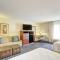 Hampton Inn and Suites Alexandria