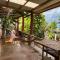 Out Back Zapote - فلوريس