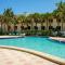 Oceanview King Bed Right on the Beach w Pool&Gym