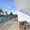 Boathouse 107 Pool side apartment